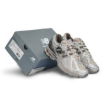 New Balance 1906 R Silver Tan Mens U1906RCP - Gambar 2