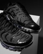 Nike Air Max TN Plus Triple Black Mens 604133 050 - Gambar 5