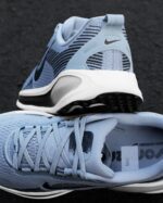Nike Vomero 18 Wolf Grey Anthracite Unisex HQ2157 008 - Gambar 7