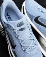 Nike Vomero 18 Wolf Grey Anthracite Unisex HQ2157 008 - Gambar 4