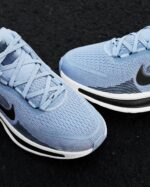 Nike Vomero 18 Wolf Grey Anthracite Unisex HQ2157 008 - Gambar 3