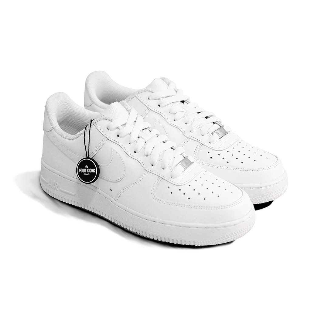 Nike Basketball Lifestyle Shoes Nike Air Force 1 Low ‘07 Triple White Mens CW2288 111 2 Nike Air Force 1 Low ‘07 Triple White Mens CW2288 111 - Gambar 1