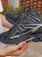 New Balance 1906 R Comme Des Garcons Black Mens U1906409 - Gambar 4